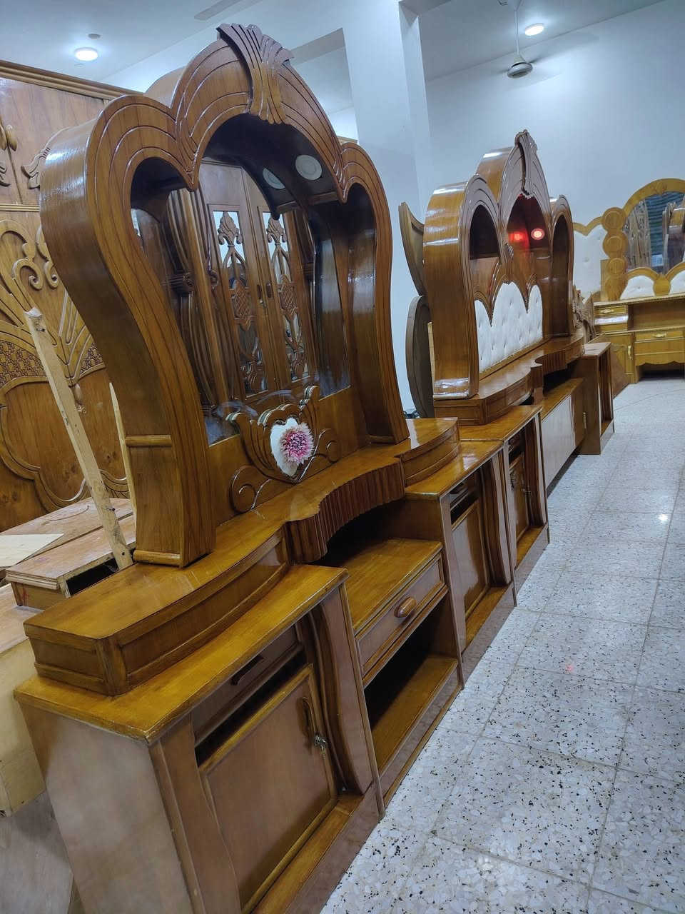 غرفه انتيكا بمعنه الكلمه طابقين سته أبواب داخل وخارج

صاج ظهر جرجوبه.    غرفه كامله ي نقص مابيه. جربايه وميز

مرايه وكشن وبازيات وراس ناصي نظافه 100/100

عنوان بابل قضاءالقاسم.(ع)    للاستفسار خاص او تصال

***********   واتساب.؟؟
