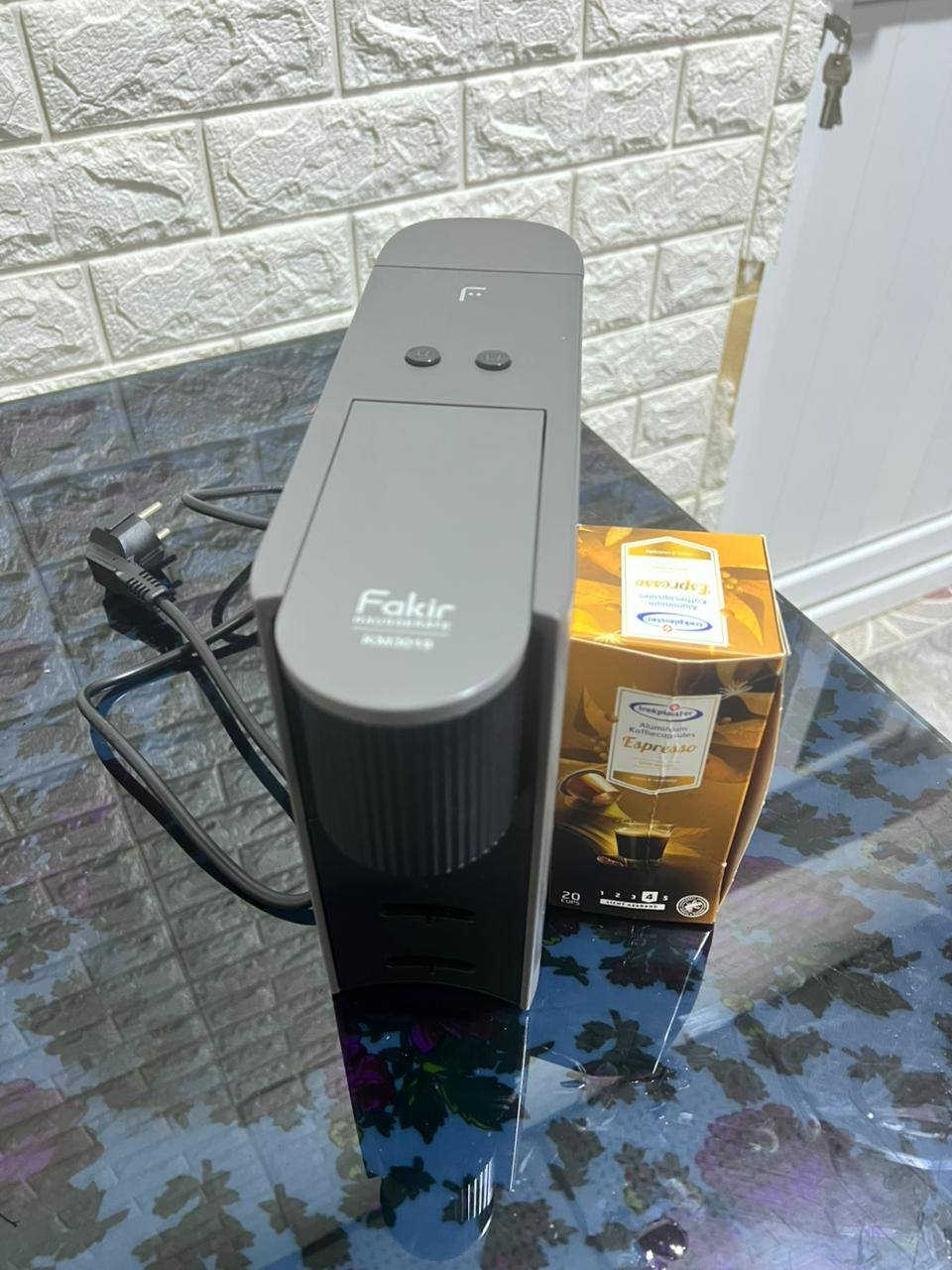 ☕️ نێسپرێسۆی فەکیری – ئەسڵی  
📦 ٣ ساڵ گارانتی  
🆕 تەنها مانگێکە کڕاوە ، دوو هەفتە بەکار هاتوە  

✅ قاوەی خۆش و بێهاوتایە   
✅ بە دوو دەقە قاوەیەکی تازە و حازر دەکات
✅ گەیاندن بێ بەرامبەر بۆ هەموو شوێن  

💵 نرخی: ١٠٠,٠٠٠ دیناری عێراقی
📌تیبینی : یەک کارتۆن قاوەیی لەگەڵدایە. 
📞 ژمارەی پەیوەندی: ***********
.........................................

☕️ نسبريسو فکیر - الأصلية
📦 ضمان 3 سنوات
🆕 تم شراؤها قبل شهر واحد فقط، واستُخدمت لمدة أسبوعين

✅ قهوة لذيذة وفريدة.
✅ تُحضّر قهوة طازجة في دقيقتين.
✅ توصيل مجاني إلى أي مكان.

💵 السعر: 100,000 دينار عراقي
📌ملاحظة: يتضمن المنتج علبة كرتونية بنية اللون.
📞 رقم التواصل:***********
