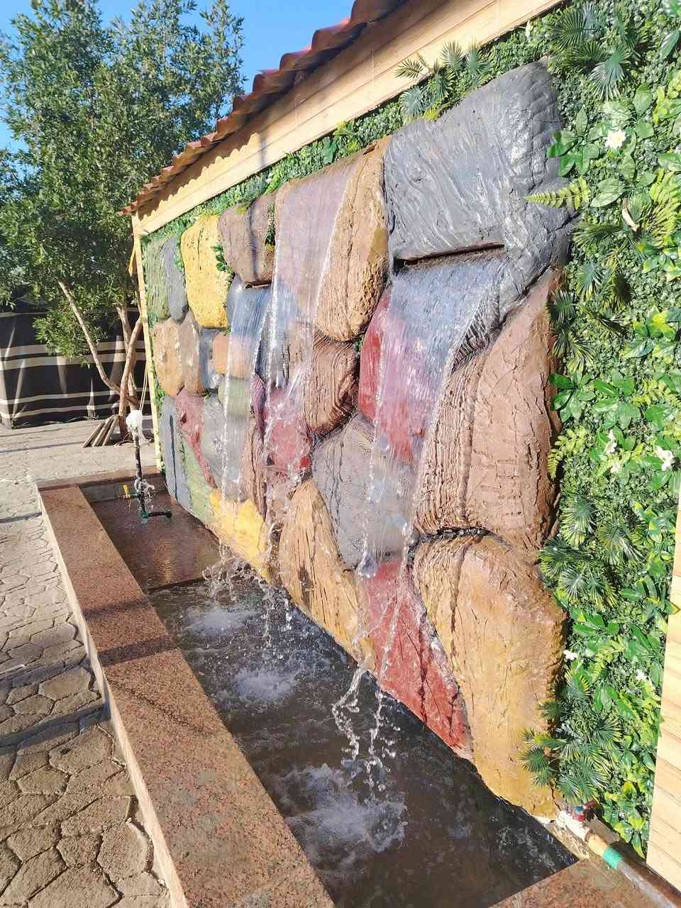 نعمل انواع الشلالات الثابته والمتحركه بحجام الصغيره والكبيره وديكورات للجداريات شوايات محجرات  عرانيص تصاميم حجر تصاميم خشب فطر  ما عليك الى مراسلة الصفحه أختكم أم محمد للتواصل *********** https://www.facebook.com/SHALAL88/
