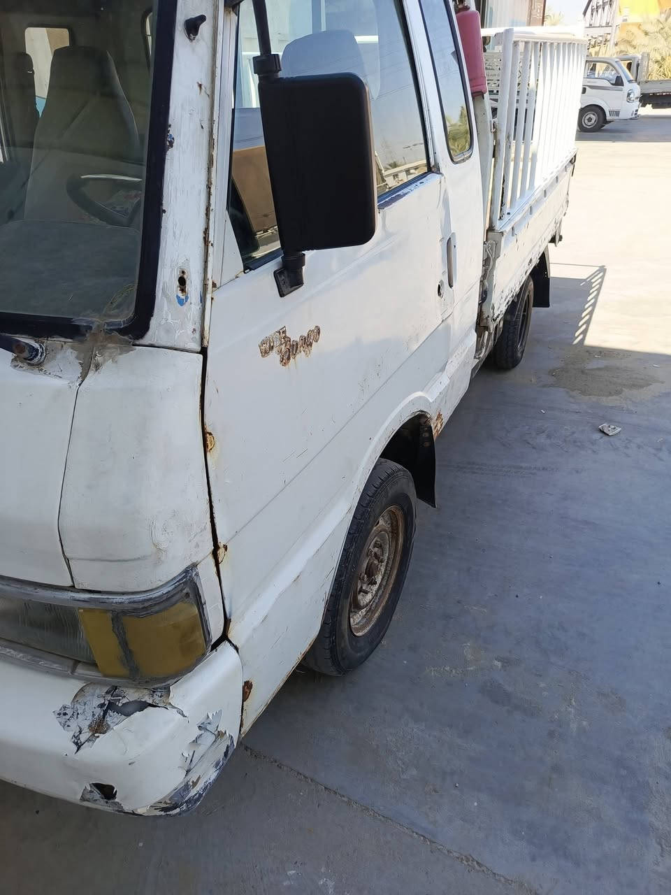 كيه بنكو موديل 94 قماره وربع رقم انبار نكليزي محرك وكير  واكسل مكفولات صدر امامي جديد  البارحه شدينا داخلهه كلش نضيف السعر ٣٨وبيهه مجال بسيط العنوان بغداد الطارميه الرقم ***********/***********
