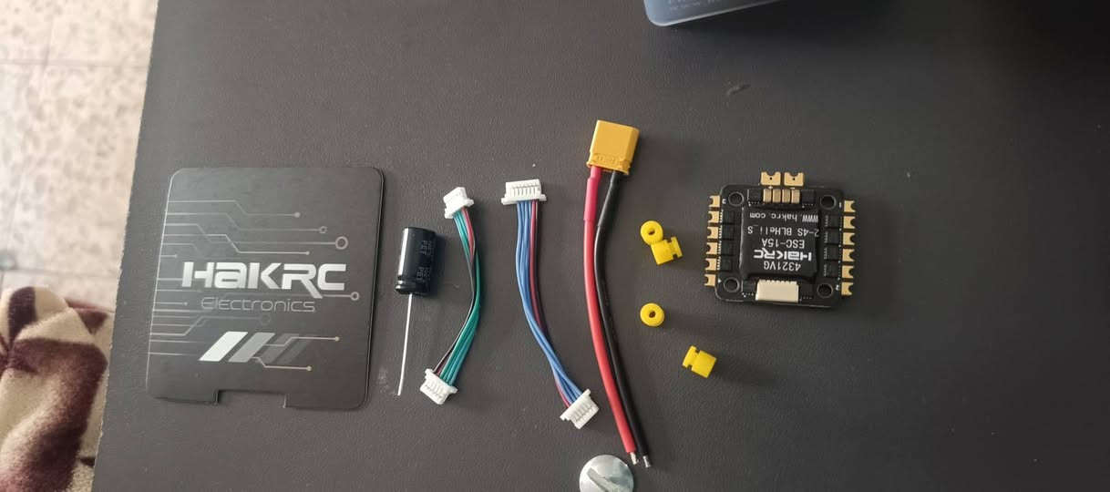 متوفر اربع قطع سعر القطعه 50 وذا شلع 45 شباب التوصيل ما مشمول وياهن وحد *********** او خاص
