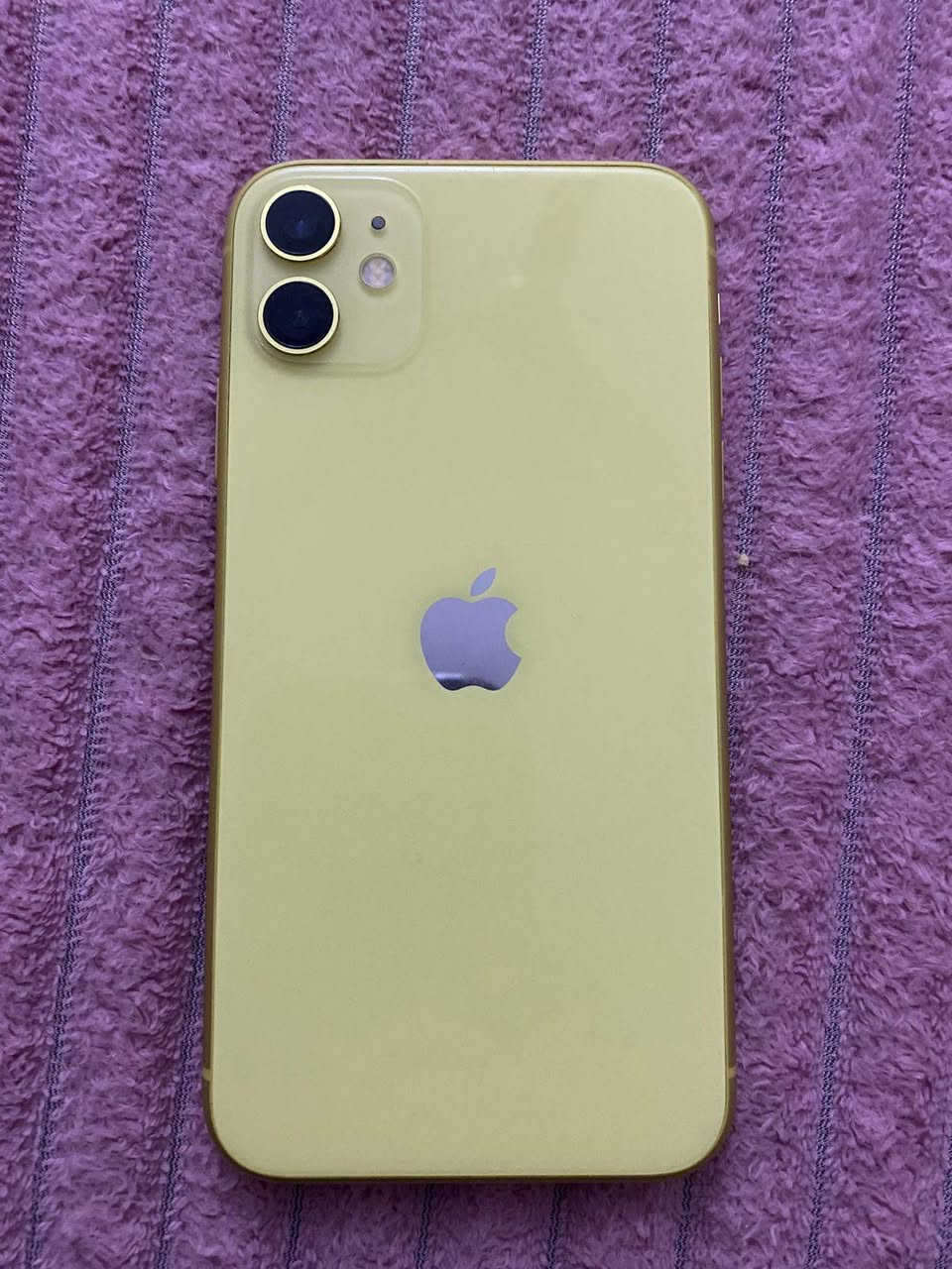 ايفون 11 عادي مكفول كفاله عامه بطاريه 91 سعره 270 وبيه مجال بسيط شخط واحد مابيه الكامره البيه فد شي راقي ***********
