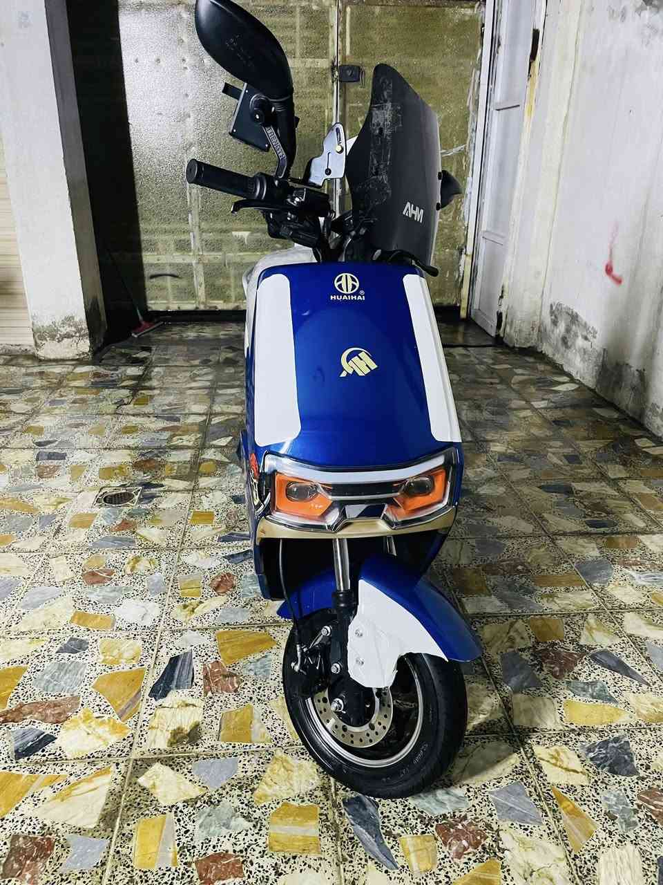 سلام عليكم
للبيع دراجه ماترك
موديل 2025
 بصمه تشغيل+ كارت +سويج 
ملف 1800 واط 
3 نمر
MP3
نضام R بك 
نضام B بارك
 6 بطاريات اكبار جديده 72v تايرات جديده بريك امامي دسك مكفوله كفاله عامه سعر 550الف وبيها مجال 
اتصال ***********
مكان بغداد الجديده
