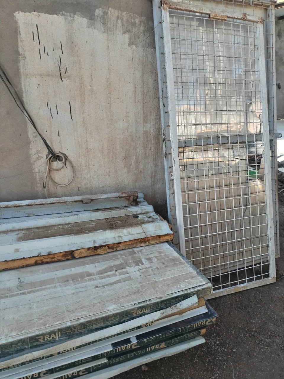 السلام عليكم
للبيع
٣ قواطع ببي في سي
جام خانه المنيوم طول ٢.٧٠ عرض ٣
سندويتش ٥ قطع طول متريين
مع ٢ باب حديد مشبك
للبيع
العنوان كاطون الرازي الشارع العام
مجاور أسواق الريان

للتواصل
***********
