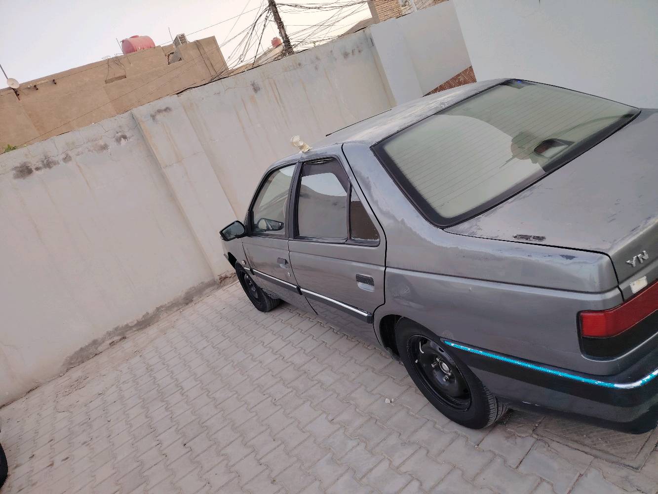 سياره للبيع بيجو 405 موديل 12 مكفوله من ضربه قويه و الصبغ سنويه 27رقم نكليزي نجف مكاني نجف 