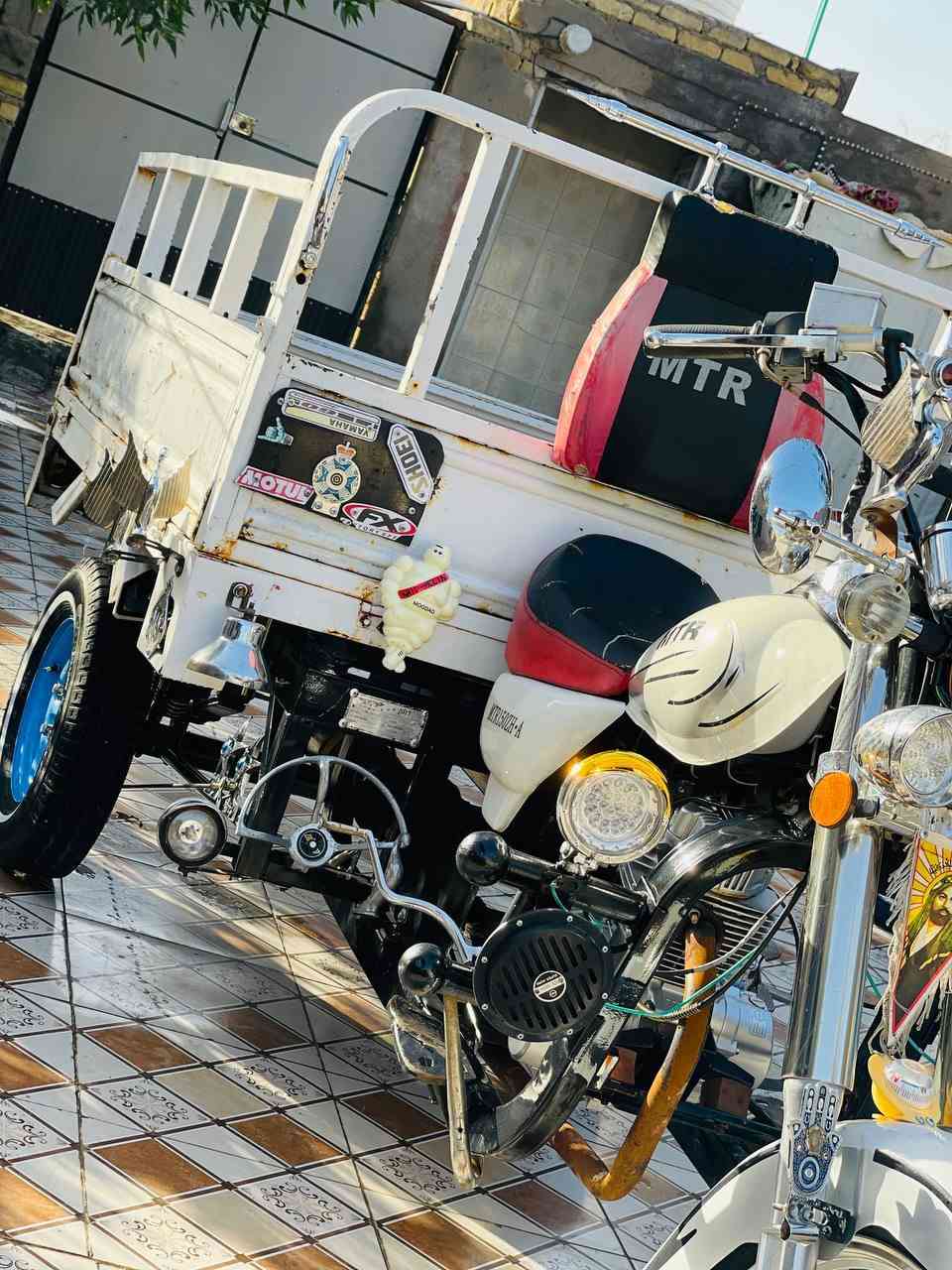 سلام عليكم ستوته  مديل١٧ وراق اصولي لون وردي بس لجماليه بيضه شراي يخابر او يجي خاص رجاء رجاء لا ضل بس تعامل ***********
