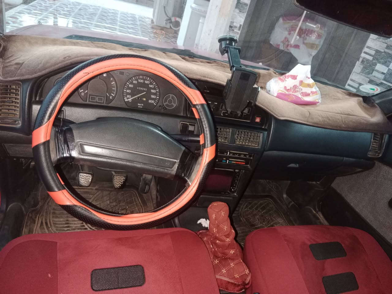 السلام عليكم   كورلا موديل 90للبيع بلادي ممحور رقم نينوئ الماني سنويه 2028 تبريد تدفئه  محرك كير عادي  بيها كم قطعه صبغ اني ابيع حزام محرك حجمه 16كابريته  تخم تاير صدر كله جديد سعر50ورقه وبيها مجال   مكان السياره صلاح الدين بيجي للاستفسار ***********
