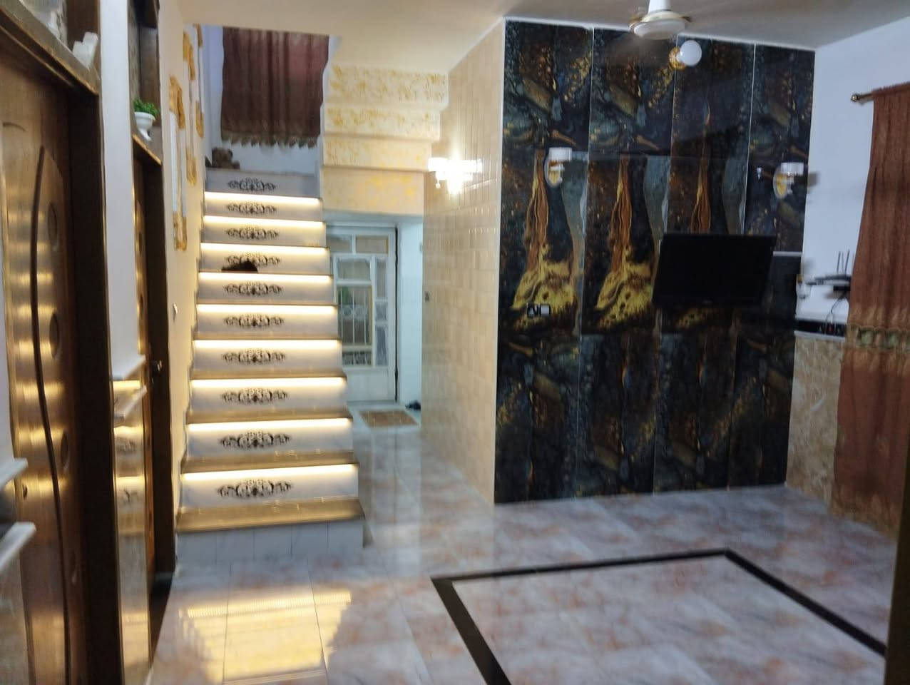 بيت طابقين طابو صرف للبيع 200م موقع مميز في أبي غرق،حي الحسين، مقابل مطعم الروشا يبعد عن شارع حلة،كربلاء حوالي 170م يتكون من:-
الطابق الأول:- غرفة نوم كبيرة،مطبخ،صاله،استقبال،صحيات داخلية وخارجية،كراج..
الطابق الثاني:- غرفة نوم،صاله،مخزن.. للاستفسار الاتصال على الارقام التاليه:-
***********
***********.. واتس آب
