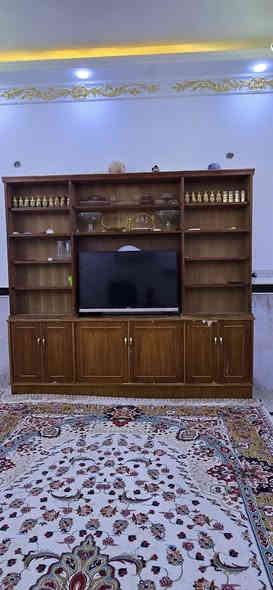 السلام عليكم اخوان ميز + معرض 
الرتفاع ؛ مترين ونص 
والعرض ؛ مترين وسبعين
مكاني حي بغداد 
السعر.300
الاستفسار.. ***********
