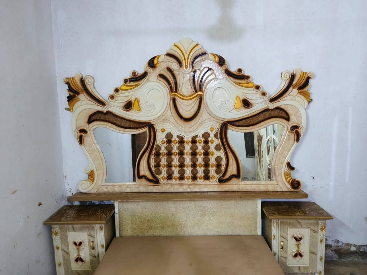 غرفه اخشاب ام السته قاطين جديده كلش نهايته 650 مكان ناصريه ***********
