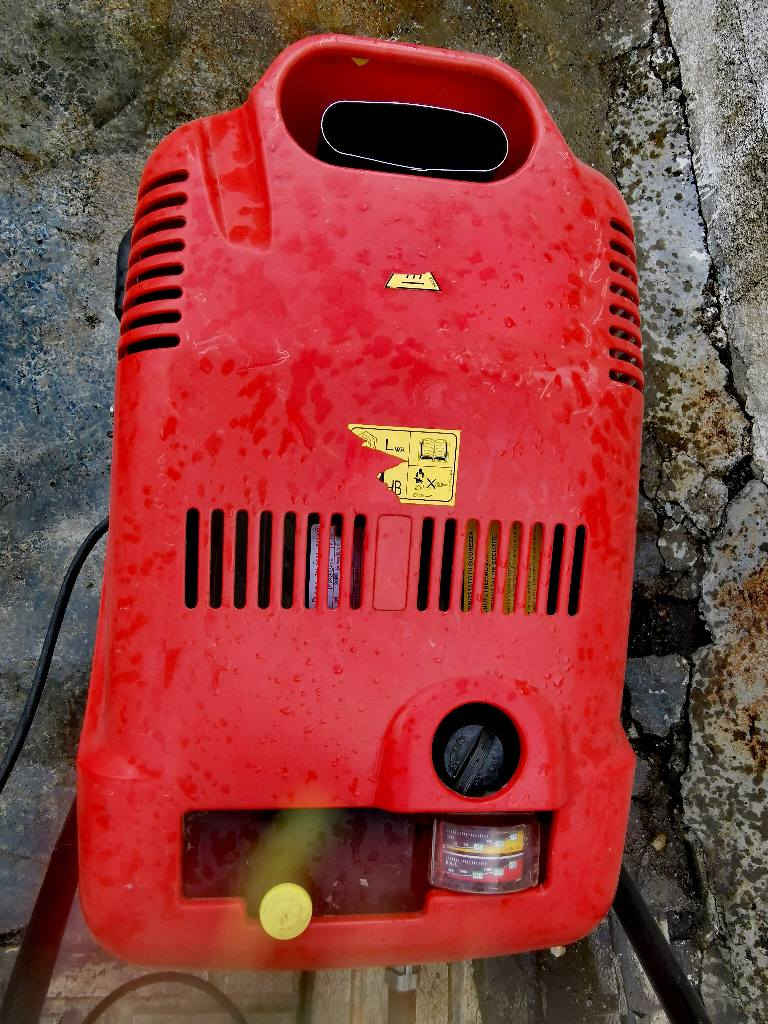 غەسلی ئاوی گەرمی ئەوروپی،140باری حەقیقی و 8.5نیوە و90c°گەرمیەکەیەتی دەسک و سۆندەی خۆی لەگەڵ دایە .*********** شربازهير, السليمانية
