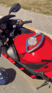 السلام عليكم
.
بطح افوراي 
F4i 600Cc 
اليعرفها يعرف مواصفاتهه غنية عن التعريف 
للبيع او مراوس 
الدراجة الاول والثاني والثالث نشاطة تشك الكاع 
والبقية طيران ✈️
الدراجة نضافة خير من الله إدامة كامله 
صالنصه ربع سبع الأوان 
كهربائيات كلها شغاله 
كفاله 
السعر 22 بي مجال 
أو مراوس بهاوجي
العنوان الرمادي خمسه كيلو 
***********
