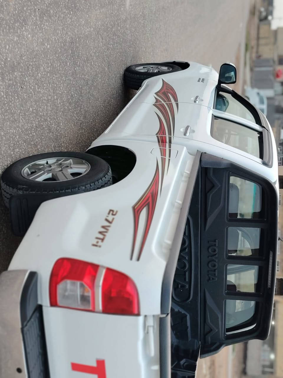 انسلام عليكم هايلوكس موديل 14 كير عادي شاصي 12 رقم دهوك جديد بيه قطعه صبغ سياره جاهزه مكان بابل شوملي 195 وبيه مجال ***********
