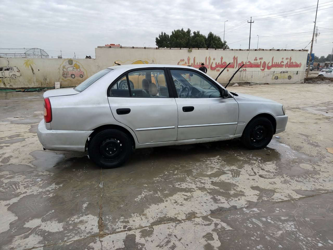 السلام عليكم هونداي فيرنه مديل 2001 اوتماتيك كفاله عامه من الكص وعيب شرعي رقم دولي قادسيه بسمي كير ومكينه مال كصه قبل شهر شادهن جدد جاهزه من كلشي مكان السياره الديوانيه السعر 45ورقه ***********
