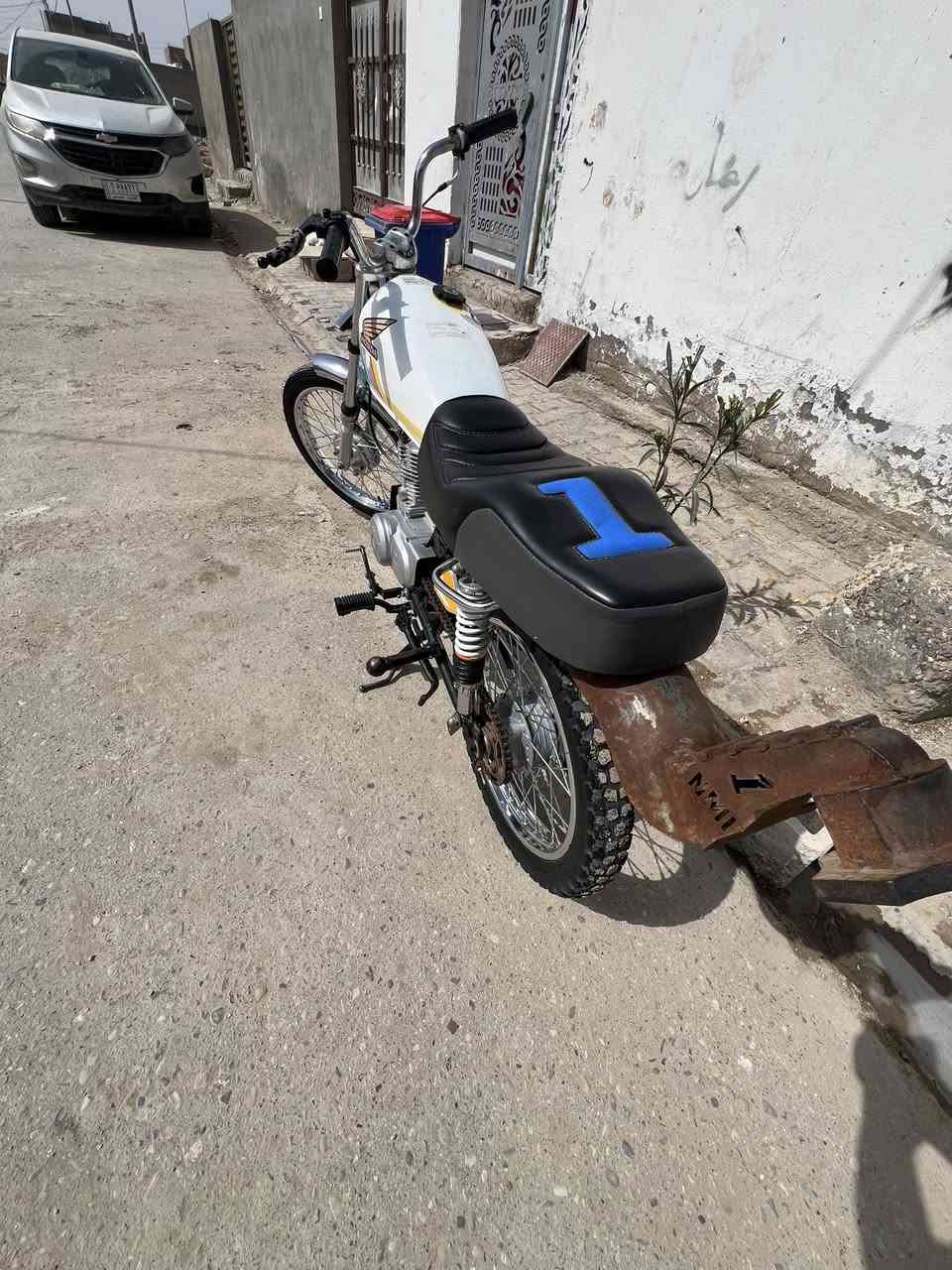 دراجه 21نامه شلامجه وكيله نوار الباشه
دراجه معاملته  مال المرور  كمله بس تصعده للهزا وتستلم سنويه ولوحات رسموم كله مدفوعه وكمله 

دراجه نضافته شوفت عينك تخم وياله وتخم تايرات جدد
معايزه شي دراجه 
مكاني دوانيه حي الجامعه 
سعره خاص مو شراي لاترسل ولاتعلق 

‏*********** 
خاص مفتوح
