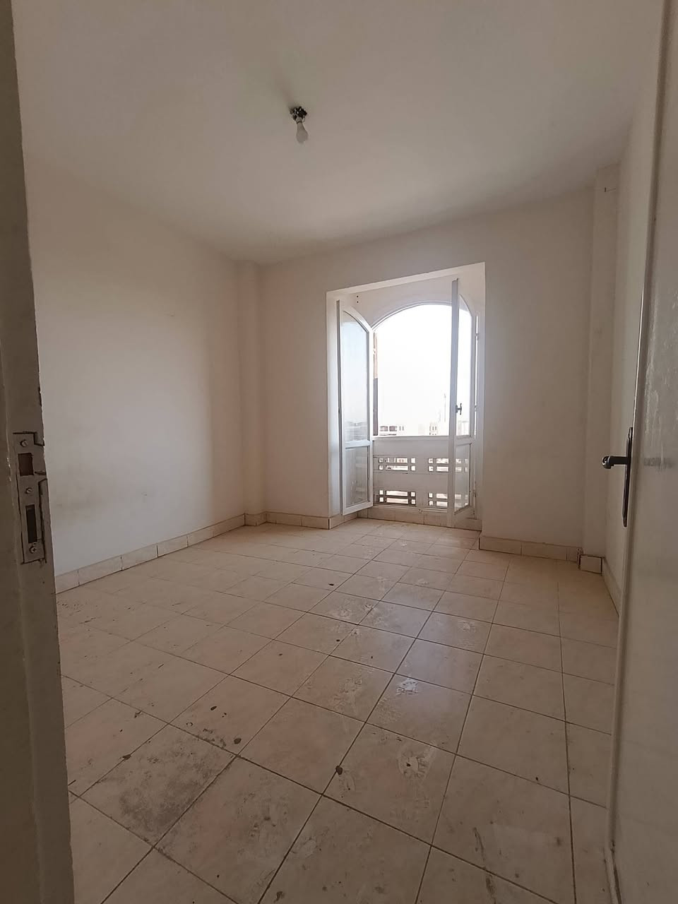 للايجار شقه 70 م  اسكان عاملين بالخارج المغتربين غرفتين وصاله وحمام ومطبخ دور رابع اخير  شارع الشهر العقاري أمام نزهه العبور  وحى الاسكان العائلي أمام المدارس وجميع الخدمات مطلوب اسرة فقط
 المطلوب4000
ج للتواصل 01062666784
01014272222


**إذا كنت صاحب هذا الإعلان وتريد حذفه لأي سبب، رجاءا أرسل رسالة إلى الدعم الفني**