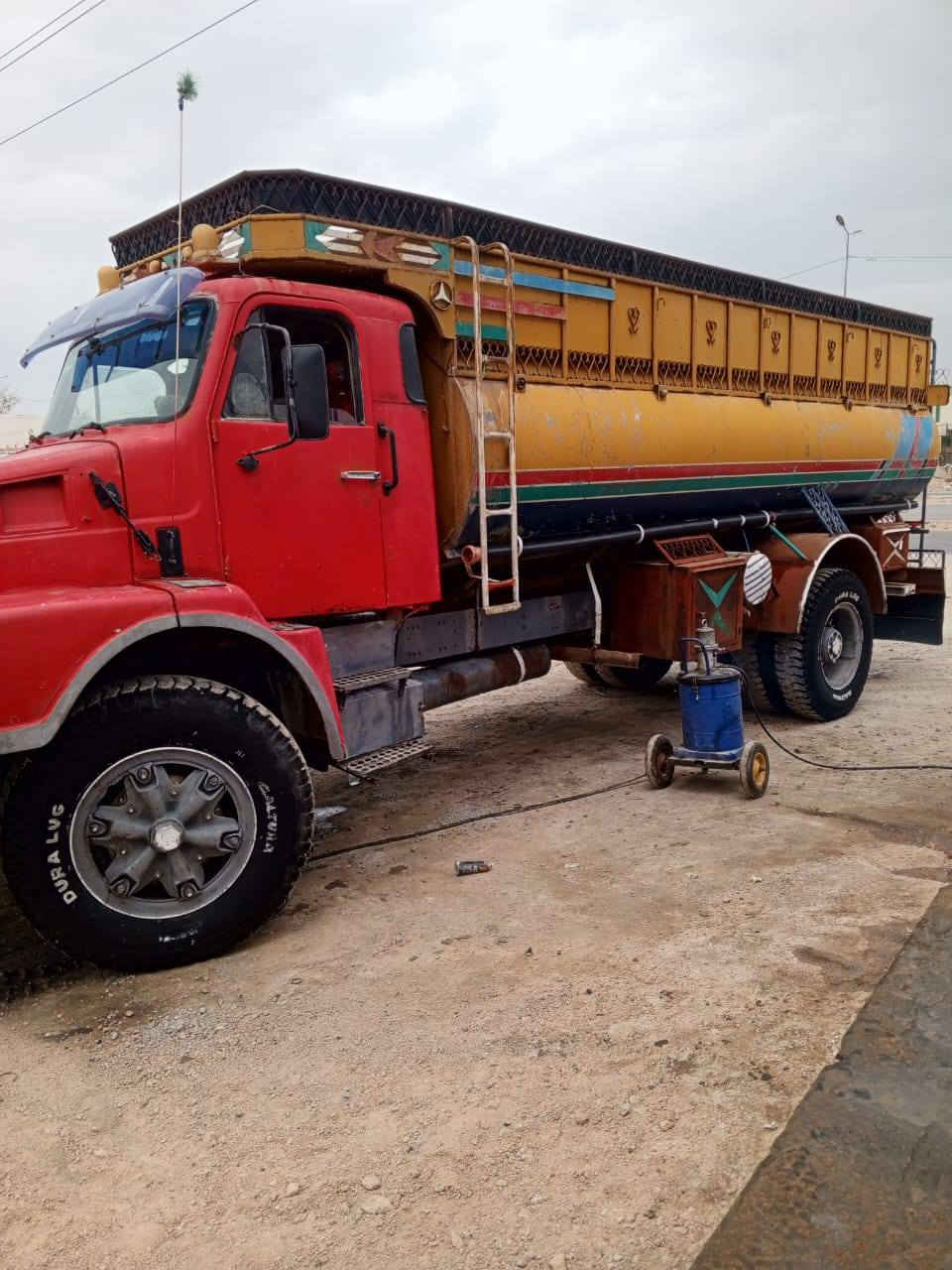 السلام عليكم سيارة البيع موديل 88 مكفوله كفاله عامه محرك كير شاصي تانكي جديد تفصال موصل. 
الاستفسار اتصال على الرقم ***********
