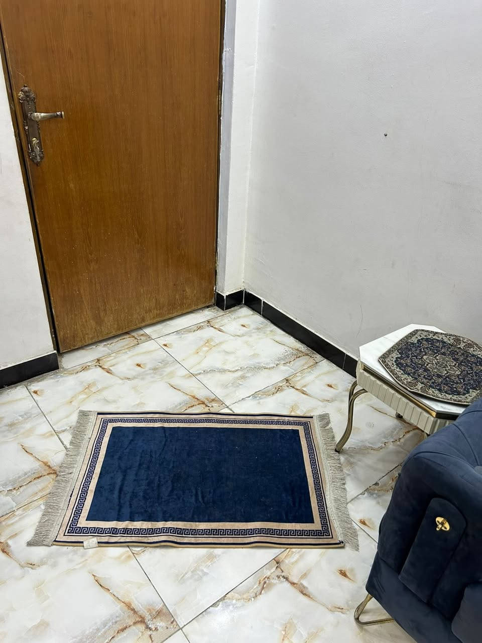 السلام عليكم تخم لبيع  10 مقاعد هو ومفارش اوالمزهريات والموكيت ودواسات والبرده بس مو بيجي اكو نيلي بلونه كله كامل مكاني بغداد كلهم سعرهم 450 وبيهن مجال


**إذا كنت صاحب هذا الإعلان وتريد حذفه لأي سبب، رجاءا أرسل رسالة إلى الدعم الفني**