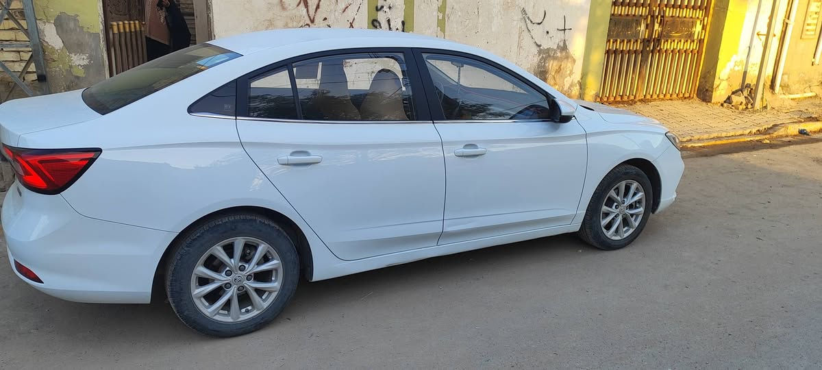 سلام عليكم.
MG5

موديل 23

السيارة مكفولة 

ماشيه 69

سيارة جدا نظيفة . 

سيارة فول عدى الفتحة 

مكان السيارة الديوانية 

السعر 98 وبيها مجال بسيط 
***********
