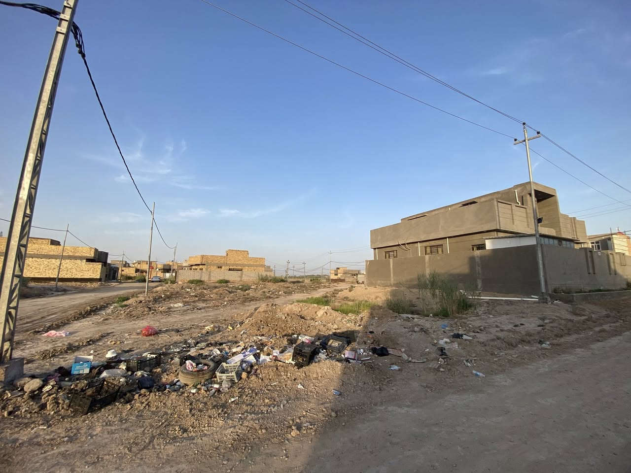 السلام عليكم 320م طابو صرف شارع الطاقة هور جبور ركن على شارعين سعر مناسب الاستفسار ***********
