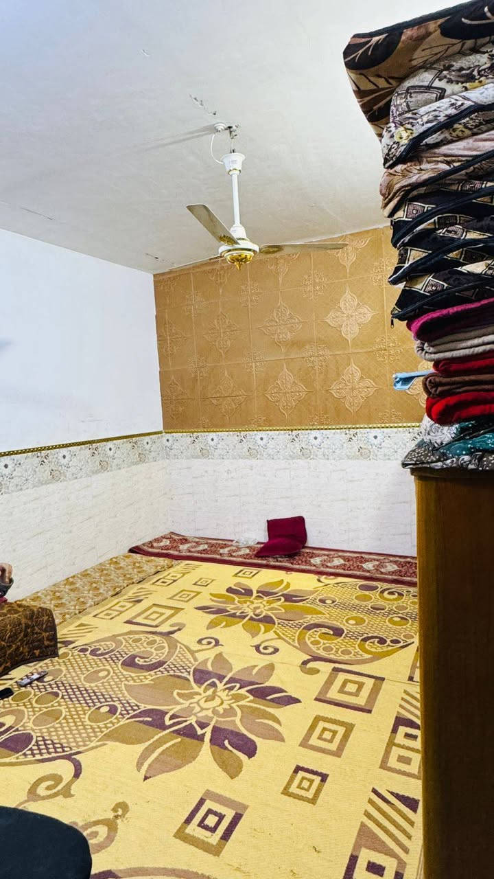 سلام عليكم للبيع بيت رهن 200متر في النداء مقابل الاميرات طابقين يحتوي ع غرفتين وصاله واستقبال وطابق ثاني ثلاث غرف بيت كله سيراميك مرمر كاشي نضيف البيت ***********
