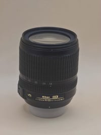 عدسة نيكون • ١٠٥مم • نضيفه