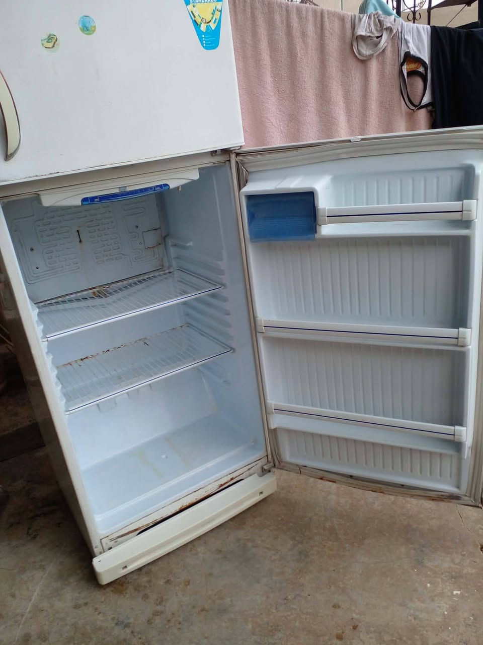 السلام عليكم ثلاجه للبيع على البلاد شغاله بيع مستعجل 120الف وبي مجال للستفسار التواصل على هاذه الرقم ***********
