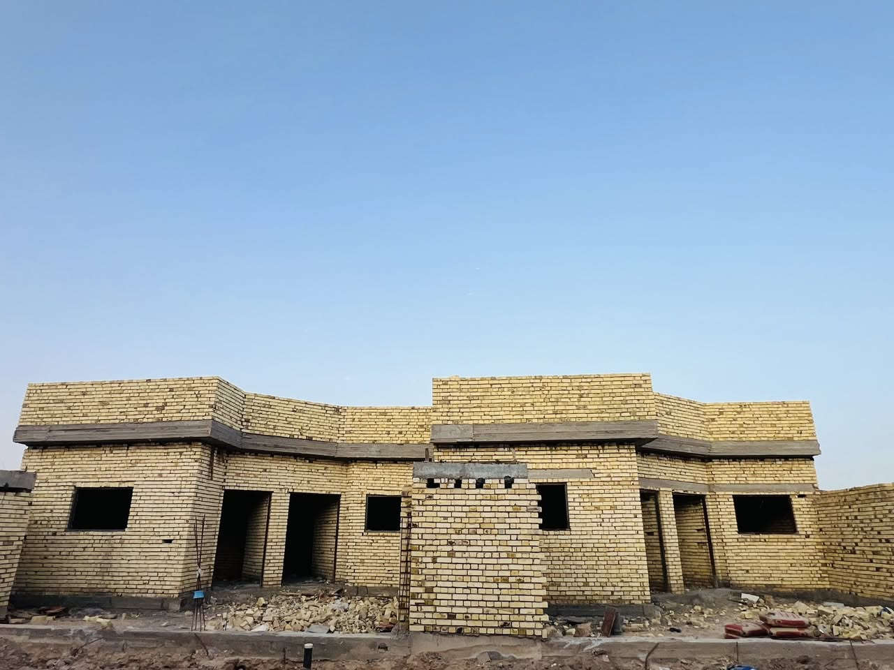 بعد الإقبال الكبير الذي شهدهُ المجمع (بوابة المثنى السكني 2)
نعلن لكم أن الوحدات السكنية المتبقية أصبحت قليلة جداً. 
لا تضيع فرصة السكن في مجمع متكامل وبوحدات مستقلة تضمن لك الخصوصية والراحة.

✅وبدون مقدمة  ، ابدأ رحلة الاستقرار في بيتك الجديد بمساحة 200م.

سارع بالحجز قبل نفاذ الوحدات المتبقية! 🏃‍♂️💨

هاتف مركز المبيعات :***********

📍 الموقع: المثنى/ السماوة الشراكية الثالثة
