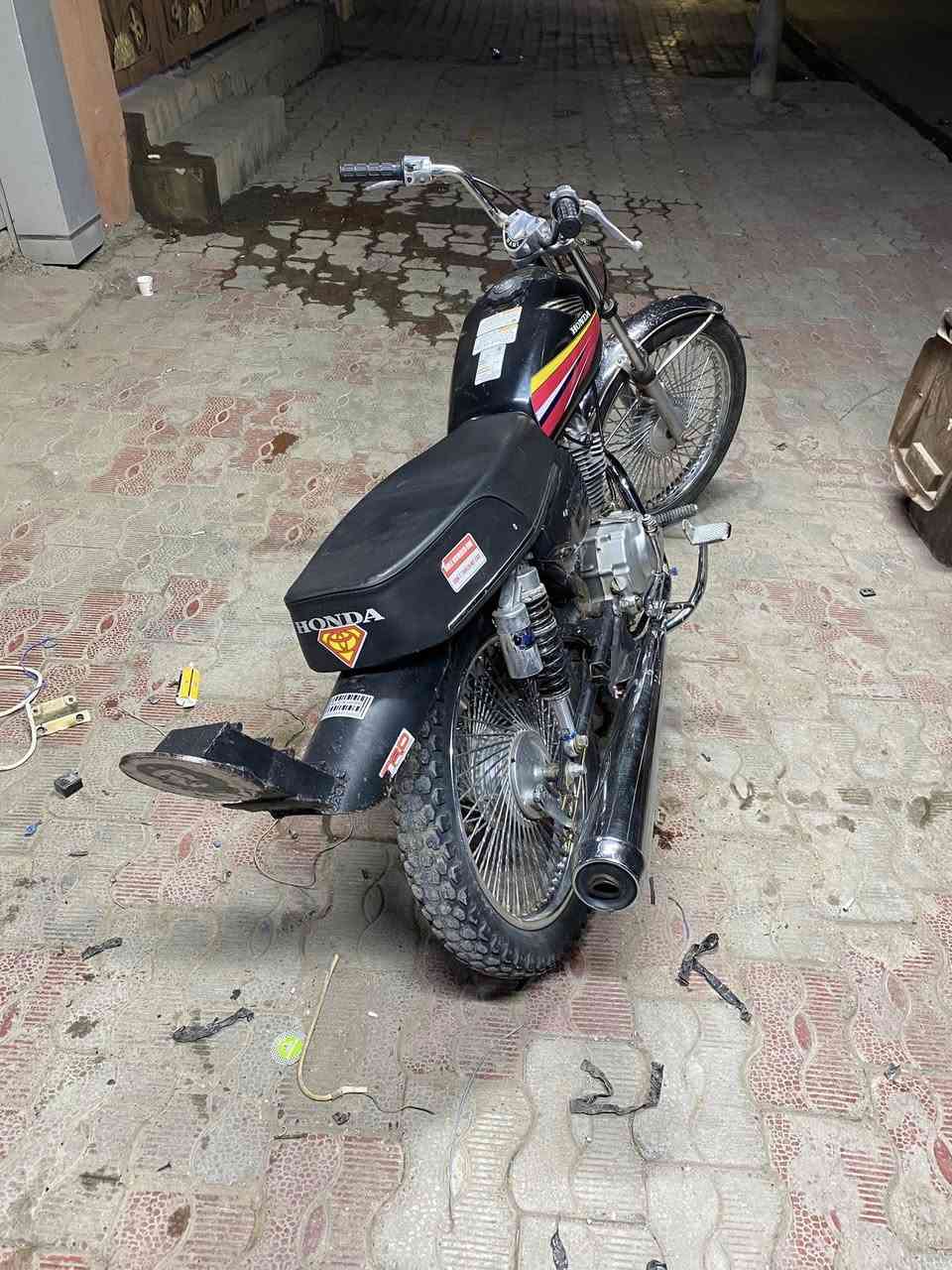 ماطور  HONDA للبيع وياله ثنين جديد ماشه ركبه جديد تايرات جدد 
بريكات كله جديد مكينه لا سوط ولا تبخير اي عيب مابي سعر ٣٤٠ بي مجال بسيط مكاني خانقين رقم ***********
