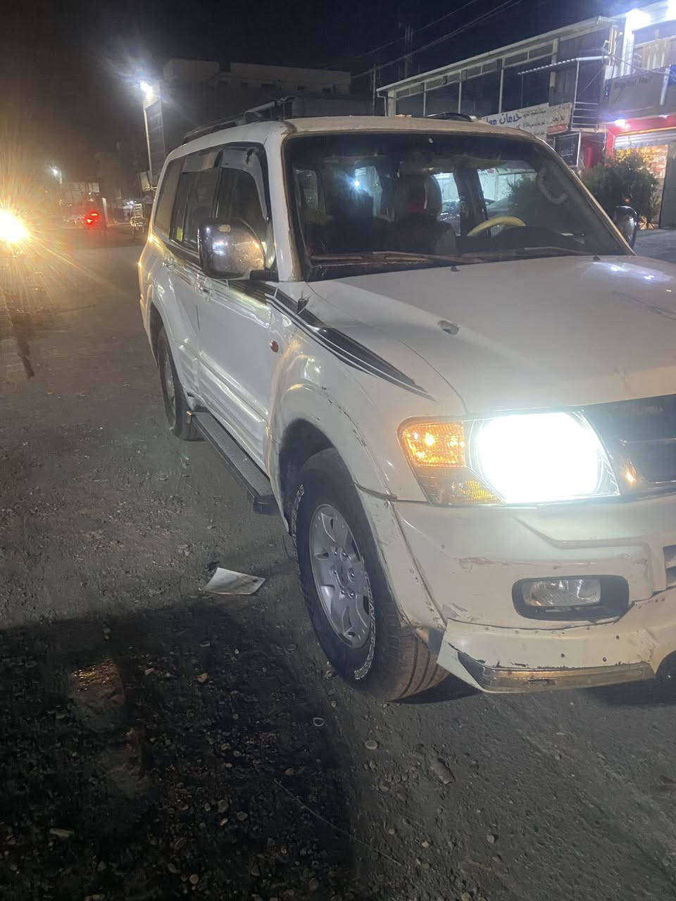 السلام عليكم للبيع سيارة باجيرو 2003 رقم بغداد دولي جديد سنويه وهزه جديده السياره السياره حلوه منقصها شي 
جاهزه سياره السعر 52 وبيها مجال ***********
