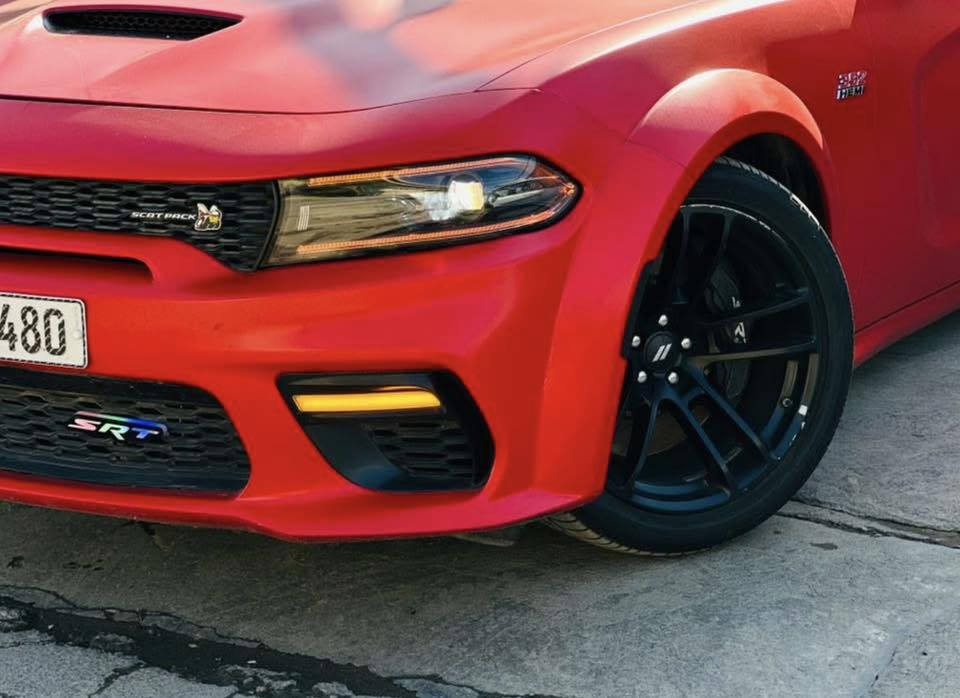 للبيع

دوج جارجر سكات باك وايد بدي اصل 6.4 
الموديل : 2023 لاست كول
ماشية : 39 الف كيلو حقيقي
الرقم : بغداد بأسمي تحويل ثاني يوم 

المواصفات : 
نص مواصفات ( بدون فتحة + رادار امامي )
كشنات لون احمر ( جلد + كنتارا ) 
كشنات تدفئة تبريد 
خزن ميموري + ستيرن كهرباء 

الاضافات :
شوتة AFE + ثروتل AFE
دركة كاربون فورجد
سقف روز رايز
زرع عدسات
زرع لد متغير اللون LED
تغليف PPF طافي

الحادث :
بارد بالجاملغ الخلفي فقط ( ايرباك بردة بس ) 
بجم كبس + 

مكان السيارة : بغداد العطيفية جامع براثا 
السعر : واتساب او اتصال 
الرقم للتواصل : ***********
