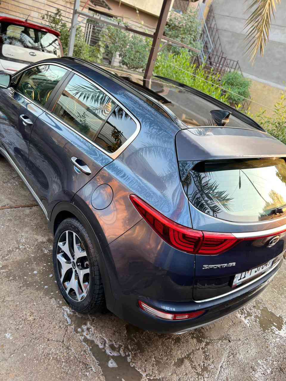 السلام عليكم كيا سبورتج SX
تيربو محرك ٢٠٠٠ Gdi بدون دوانز 
السيارة استحدام شخصي وربع متصرف عليها جداً جداً نضيفة تخم تاير صدر تبريد كله بلادي ونضيف 
وارد أمريكي رقم بغداد فول مواصفات موديل ٢٠١٨ ماشية (66) الف 
الحادث موضح بل صور
 و مكاني بغداد زيونة
 رقم ***********
المواصفات 
١-محرك (2000تيربو) 
٢- (بصمة)
٣-(بانوراما)
٤-(كشنات جلد)
٥-(رادارات جانبية وأمامية)
٦-(قرائ الطريق وتحديد مسار)
٧-(كامرى خلفيه)
٨-(شاشة كبيرة أبل كار بلي مع جي بي اس)
٩-(حساسات امامية وخلفية)
١٠-(ويل جي تي لاين)
١١-(جنطة كهرباء شفط)
١٢-(مري شفط مع اشاير بل مري)
١٣-(كشنات الأمامية كهربائية مع تدفئة وتبريد)
١٤-(فول تحكم ستيرن)
١٥-(شفتات تبترونك سبورت)
١٦-(توقف ذاتي)
١٧-(نضام نزول منحدرات)
١٨-(انظمة قيادة متعددة)
١٩-(أشارة ترحيب عند الأقتراب)
٢٠-(الأضاءة الخلفي والأمامي لد)
٢١-(الأضاءة الأمامي ديناميكية متحركة مع حركت المقود)
٢٢-(الأضاءة الداخلية لد)
٢٣-(المرايا الوسطية عاكسة للضوء)
٢٤-(سايد بريك بصمة)
٢٥-(نظام صوتي هارمن كاردن)
٢٦-(تدفئة ستيرن)
٢٧-(نظام مانع انزلاق) 
٢٨-(نقطه العمياء) 
٢٩-(نظام أوتو هولد)
سيارة خير من الله مواصفات مقاس الويل ١٩ 
  السعر (166) وبية مجال
للبيع او المراوس ب احدث 
وهذا رقم الشاصي(KNDPR3A65J7378977)
