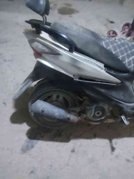 السلام عليكم 

دراجة ادرس صيني نضيفة مكينتة نضيفة تشتغل سلف و هندر

سعر ١٧٥ وبي مجال حك الجية 

***********
