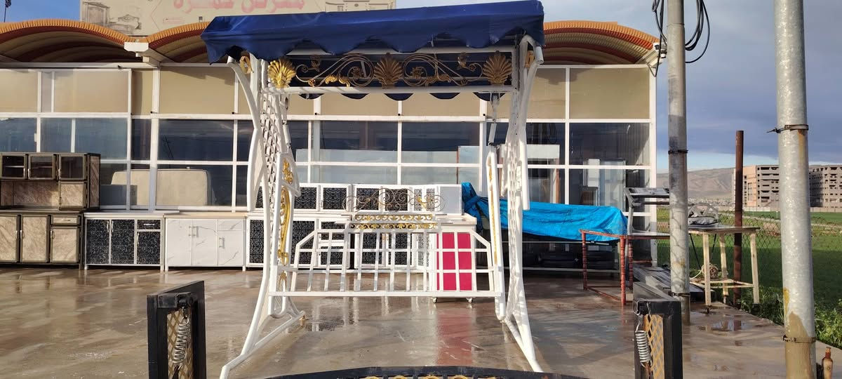 معرض حمزه
 لبيع الاثاث المنزليه (مستعمله+جديد)
العنوان برطله سايدين اربيل مفرق باصخره 
للاستفسار الاتصال على الارقام: 
***********
***********
