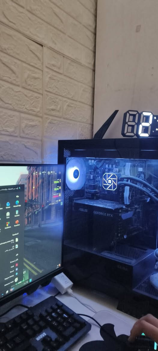 Pc | مستعمل للبيع
موصفاته:
المعالج: Intel Core i5-14400F (بسرعة 2.5GHz، يحتوي على 16 نُواة/مسار - الجيل الـ 14)
كرت الشاشة: ASUS GeForce RTX 3050
الرام (RAM): 16 جيجابايت (16384MB) من شركة T-FORCE (قطعتين مع إضاءة RGB)
التخزين (SSD): نصف تيرا (512 جيجابايت) SSD سريع جداً للتشغيل والألعاب.
اللوحة الأم (Motherboard): MSI MS-7D90 (من فئة BOMBER المتينة)
المبرد: مبرد مائي مغلق (AIO) من شركة Thermalright لأداء وحرارة ممتازة.
نظام التشغيل: Windows 11 Pro for Workstations (64-bit) مُفعل وجاهز.

وياه شاشة mis 
200Hz 
FHD 

ملاحظة: مدة الاستخدام اقل من 6 أشهر ومدة استخدام كارت اقل الشهر بعده جديد 

للتواصل : ***********
السعر : مليون ومية
