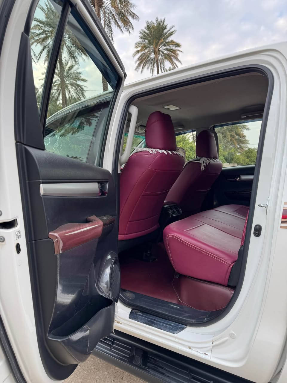 تحيه طيبه…….
للبيع تويوتا هايلوكس موديل 2021
گير اوتماتيك 
فورويل (سيد نهرو)(بصمه-يدات ذهبي-قطعتين تبريد…..الخ معروفه مواصفات السيد نهرو)
ماشيه 60 الف كيلو متر 
رقم سليمانيه ورقم الماني وهزه وبراد وسنويه كله جديد وبأسمي 
قبل اسبوع شديتلها تخم تاير دنلوب اصلي مال الشركه+تخم دسكات اماميه
ستيكر مال بانزين بيها ايظاً 
مدوشمه كشنات+ارضيه دوشمه اصليه جلد 
السياره جديده بمعنى الكلمه وكلشي بيها على وضع الشركه 
السونار مرفق مع المنشور 
مكان السياره ديالى خانقين 
للاستفسار *********** خناقين, ديالى
