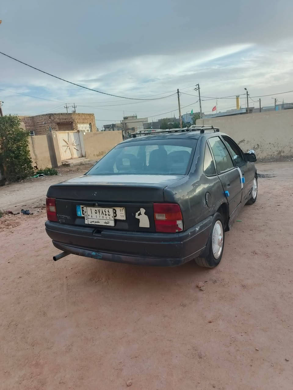 فكترا 1992
حجم محرك 18بي صرف شي خفيف 
كير شرط 
السيارة ما بيها خياس شرط فقط باب السائق 
شرط التحويل ابيع بدون وكالة 
السعر 24
***********
مكاني موصل جانب الأيسر
