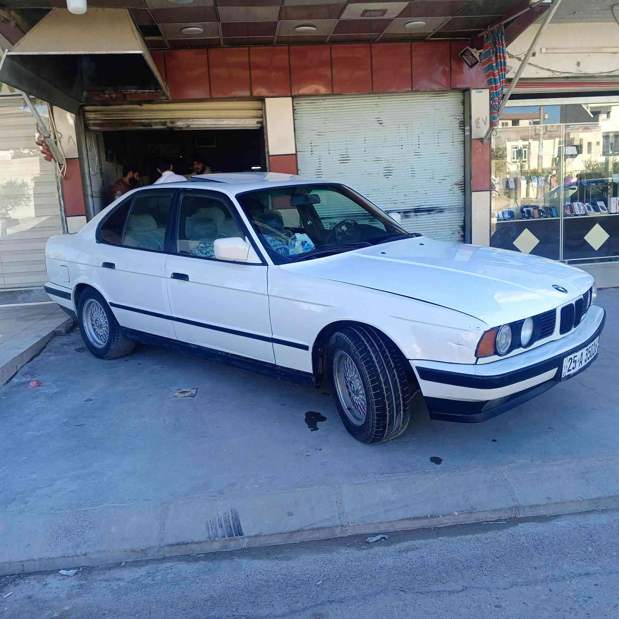 بیئیم مۆدیل۱۹۹۱ مەكینە ٥۲٥كەپس گێڕ عادی سلایت كوشین هیتەر ئاوینە كارەبای ABS رەقەم كەركوك رەقەمو سەنەوی تا 2031نوێیە خەرامە بەناوكردن وەكالە بەشەرت گێڕ و مەكینە بەشەرت بڕاوە و وەرگەران بەشەرت سەیارەكە نمونەیە لەجوانی تەنها ۱٦٠هەزار رۆشتوەجەمپیكی  پشتی هەیە چەمپی خەفیفی پیشی هەیە     ساحیبەكەی *********** أربيل, العراق
