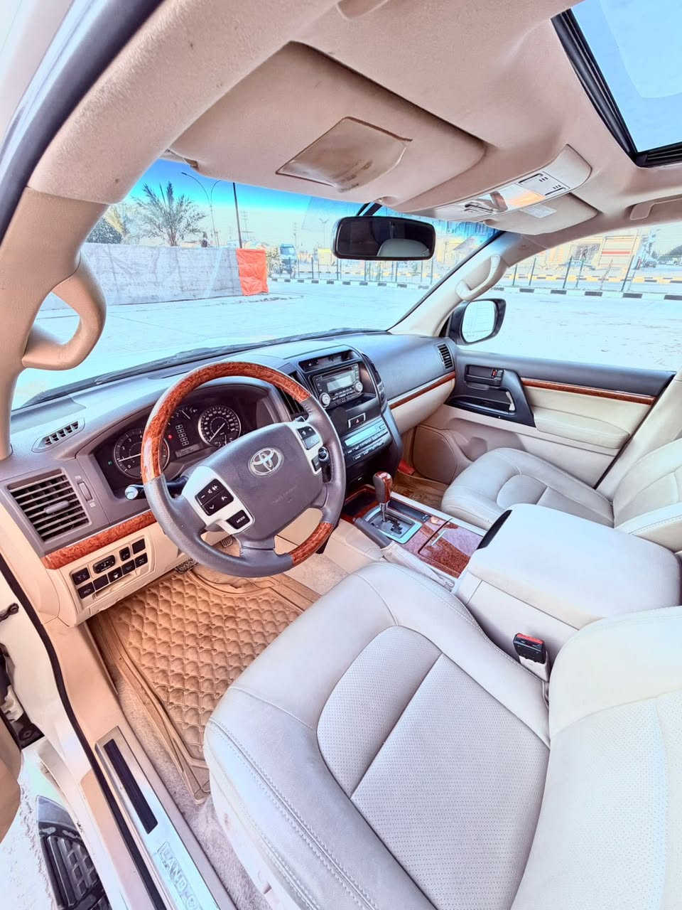 سلام عليكم
الحلال للبيع او المراوس حسب القناعة 
لاندكروز 2013 بريم اصل
Gxr v8
مكينة ثمانيه سلندر
رقم بغداد الجديد سنوية وهزة جدد باسمي
فول مواصفات 1/1
ماشية 170 الاف كم اصل
كتلوكات شركة بيها 
على ايد وحدة من هيه زيرو 
مكينة كير حداديه تخم تاير باتري كهربائيات كلهن جدد  ما مفتوحات على وضع الوكاله

كفاله عامة من الصبغ و التبديل و الفتح عدا PDR كد اصبعين فقط و سونارها موجود 
المواصفات:-
سلايد فتحة
ثلاجة 
كشنات جلد اصل بيجي 
كشنات كهربائي ثلاث دكم
شاشة + كامرة + حساس امامي خلفي كلهن بلاد 
تحكمات ستيرن 
مري شفط 
سبعه راكب
نظام فور ويل 
تشغيل عن بعد 
تشغيل بصمة وابواب وجنطة
والخ من المواصفات المعروفه……..
قليل بهل نظافه وبهذا الموديل
السعر 388$ وبي مجال كلش بسيط
مكان السياره النجف الاشرف
للاستفسار ***********
