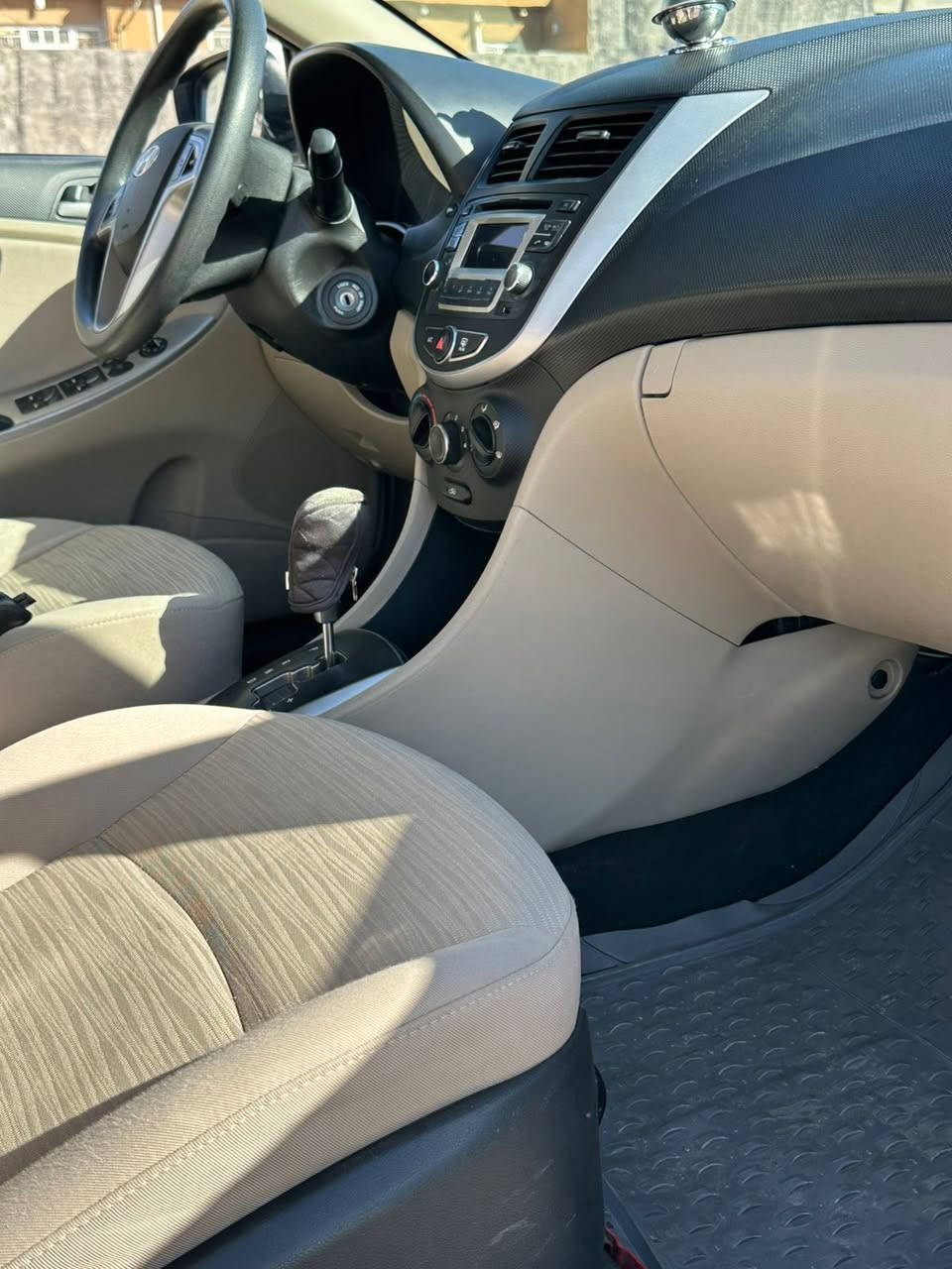 السلام عليكم هونداي اكسنت موديل 2018 خليجي رقم سليمانية الدولي وتحويل أو وكاله ثاني يوم سياره مال جناي وما متعوبه ماشيه 150الضرر صبغ جاملوغ خلفي فقط بدون دواخل سياره محرك وكير بلادي السعر 117وبيها مجال مكان ديالى الخالص قرب الجنسية الاستفسار اكثر الاتصال عل الرقم ***********او ***********
