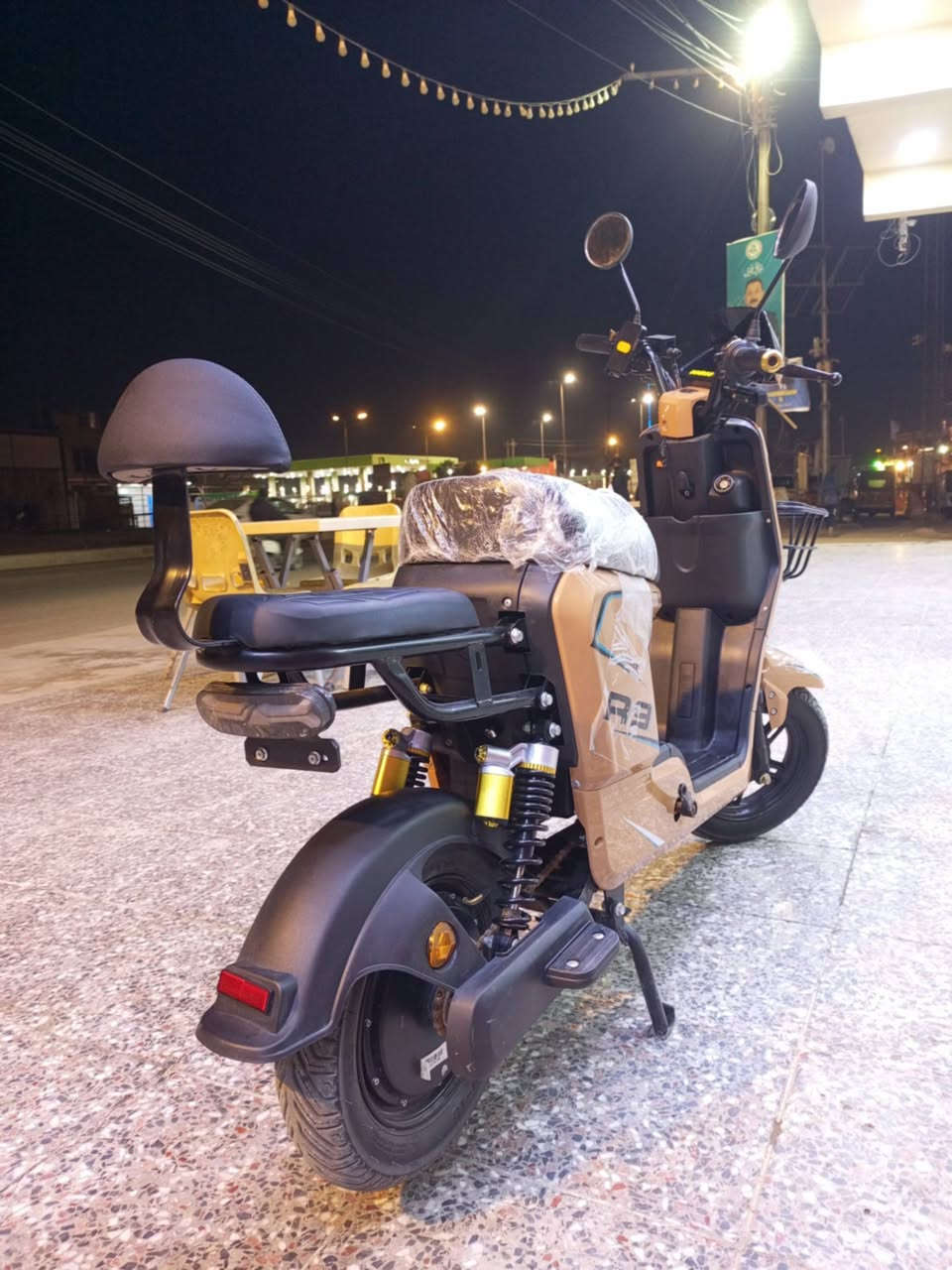 السلام عليكم
دراجـه شحـن R9للبيـع 
الدراجـه فول مواصفات 
اخـت الجديده قبل ارب تيام اشتريتهه
موديل2026
للا استفتار ***********
بغداد العبيدي
