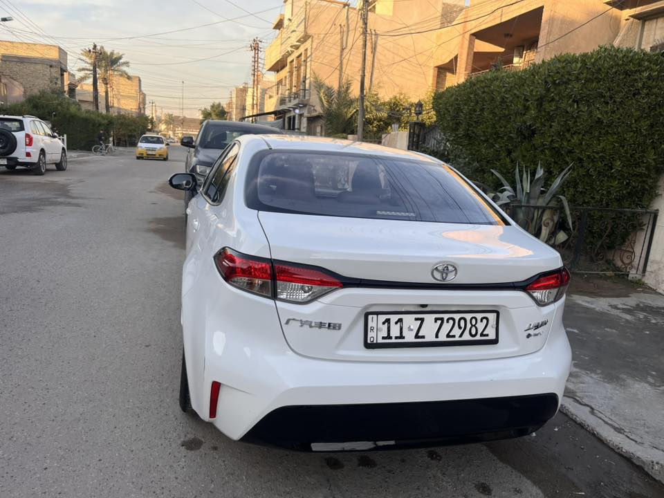 السلام عليكم 
كورلا شكل الامريكي هايبرد وارد صيني 

رقم بغداد باسمي هزه وسنويه وارقام كلها جدد 

موديل 2025 اخت الزيرو 
 
 ماشية 7 الف فقط (سويجات الشركه + الارضيات كلهن جدد وياها )

مواصفات 
سلايد 
بصمه 
تحديد مسار + رادار امامي 
اتو هولد + سايد بريك بصمه
كامرة خلفية

رايدها ب160 قفل  

مكاني بغداد حي جهاد او جادرية وهذا رقمي
***********  وبي واتس اب
