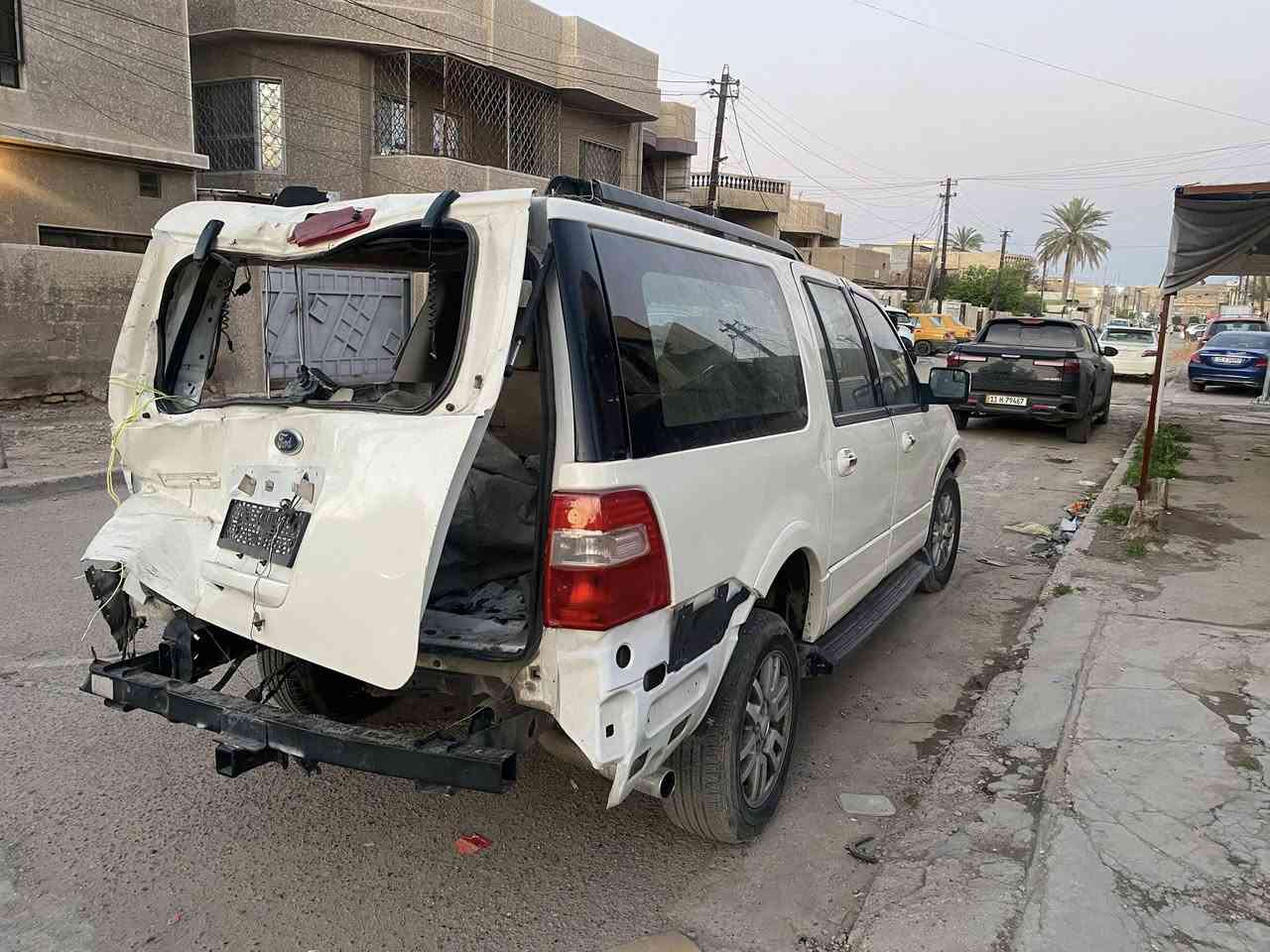 السلام عليكم شباب فورت كسبديشن موديل 2011 على ضربتها مكينه كير تبريد شغال السعر 60 وبيها مجال بسيط العنوان بغداد تليفون ***********
