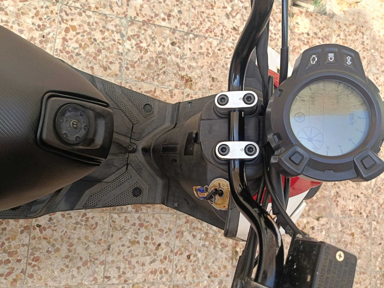 السلام عليكم دراجه نضيفه صار 6 ايام نازله من الرمبه مابيها نقص ايشي برغي ما مفتوح بيها ختم واحد اوراق ومنفيس كامله
***********
