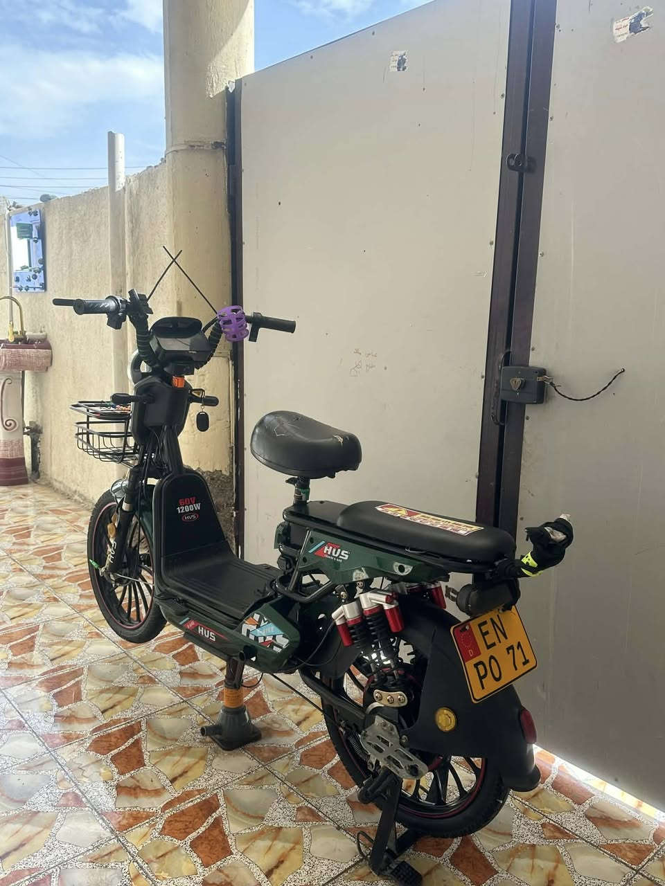 سلام عليكم باسكل شحن للبيع الباسكل جديد ونضيف 
بصمه تشغيل عن بعد 
اربع سرع 
شاشه بلوتوث 
دبل اشاره 
دبل اربعه ورانيات ولامامي 2
الباسكل نضيف بمعنه الكلمه 
وسويجات نسختين 
السعر 325بي مجال للشراي
عنواني


**إذا كنت صاحب هذا الإعلان وتريد حذفه لأي سبب، رجاءا أرسل رسالة إلى الدعم الفني**