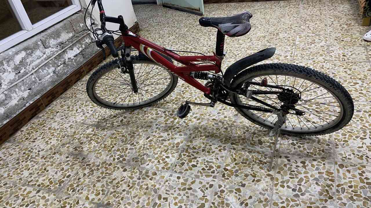 السلام عليكم بايسكل 
يباني  دبلاات امامي وخلفي 
دبل كير امامي و خلفي 
 مكينه جديده 
بريكات جديد 
 والبسيكل كدام العين  
عنوان موصل حي حاوي الكنيسه 
سعره 90 وبي مجال 
رقم 

0771 9583401
