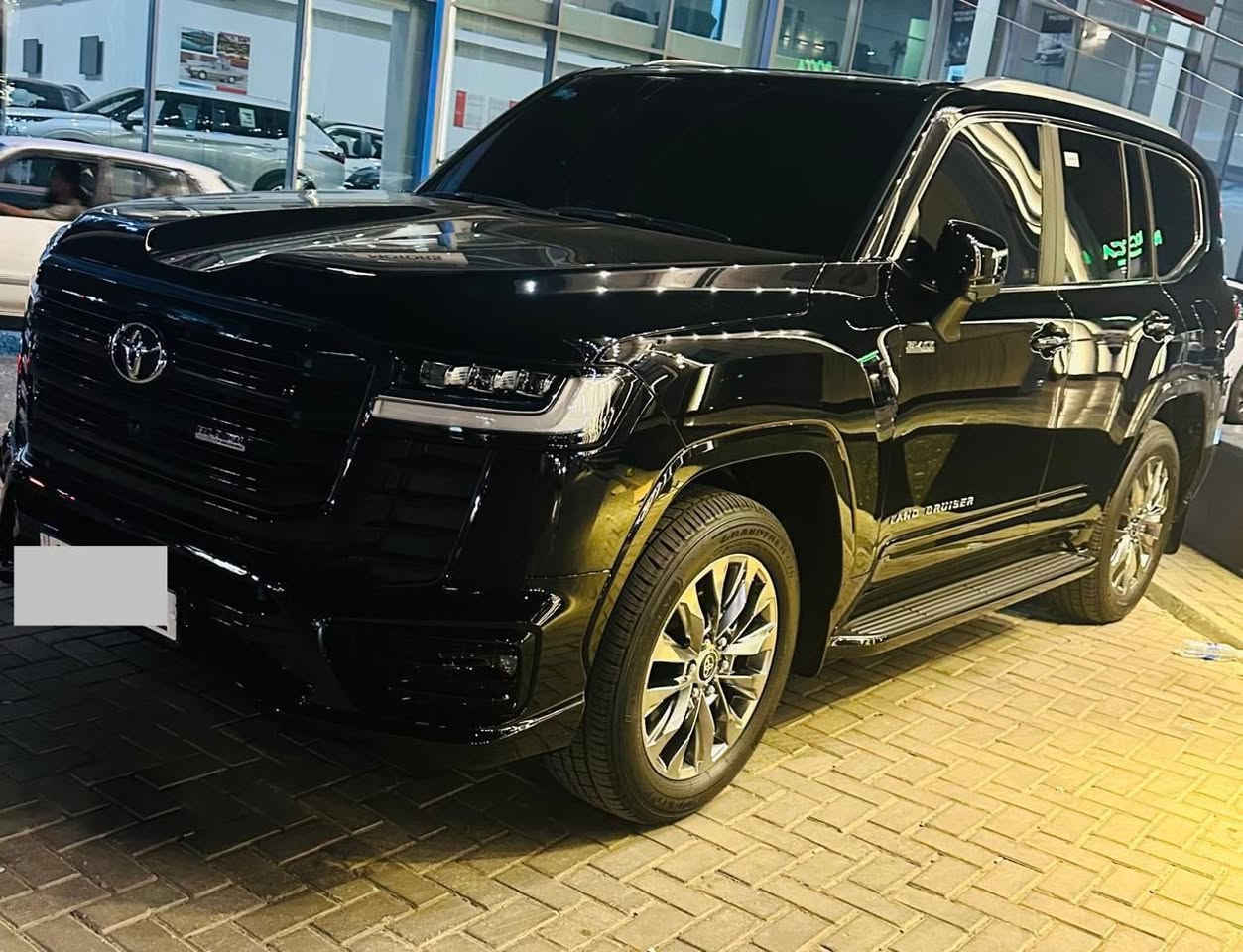 اللهم الصلاة على محمد وآل محمد 
لاندكروز في اكس بلاك لمتدد ام لحايه   موديلها ٢٠٢٤.       مغلفه PPF ضمان 10 سنوات ماشيه 11 الف سياره بعده على وظع الشركه
* رقم بغداد (مميز)
* محرك 6 سلند (4000) 
* ) دعاميات كت (لحاية) 
* سايد بريك اوتو * بصمة تشغيل* بصمات ابواب *
* ⁠تطبيق 3 شاشات 
* ⁠شاشة كبيرة اصلية (نفكيتر)* ⁠شاشات خلفية عدد (2) 
* 5 كامرات (360 درجة) محيطيه * فتحة سقف (سلايت) *
كراسي كهرباء * ⁠كراسي تبريد 
* ⁠دفع رباعي (4 * 4)* ثلاجة وسطية * جنطة كهرباء 
* ⁠تبريد شاشة * ⁠تحكم ستيرن  * ⁠داخل صاج * تشغيل عن بعد * ⁠شاحن واير ليس
* داخل جلد بيجي * ⁠حساس امامي خلفي  * ⁠مري طي كهرباء وبيه بعد مواصفات هواي * ⁠ *  *  * 
  لمتد(في اكس لمتد بلاك) 
***********
مكاني بغداد ورقم بغداد.
