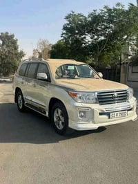 لاندكروز 2014 ( اخت الزيرو ) ساز اصل السعر 280 ورقة قفل سبب البيع عندي...