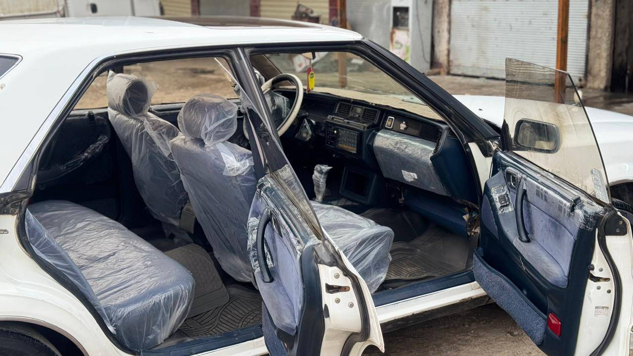 السلام عليكم
سيدان هارتوب موديل 1992 يسار اصلي ستيرن اصلي

رقم صلاح الدين دولي سنويه29
شرط كير محرك اكسن
لا طخه و لا صبغ
رقم الهاتف غير متواجد على الفيس ***********
