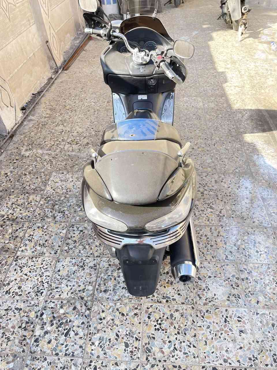 سلام عليكم شباب هوندة فورزه .08 عميه بلاد ومميزه دراجه حلوه وجديده بمعنى الكلمه مكفوله كفاله عامه اي نقص اي شي مابيها مكفوله من كل نواحي كفرات وكشر ومكينه  جيب فيتر مضبوط وتعال  مكاني بغداد حي اور  سعرها مليون و350 بيها مجال جدا بسيط (***********) الرقم
